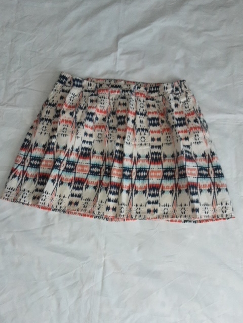 Old Navy Ivory Skater Skirt with Navy and Coral Sz M Geometric Print NW Out Tag.